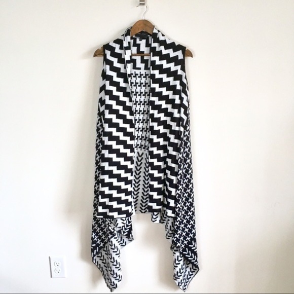 Romeo & Juliet Couture Chevron print Flyaway Vest cardigan M - Picture 1 of 7